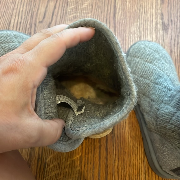 UGG Australia Women’s Mountain Quilted Gray Boot Size 7 - Picture 11 of 11